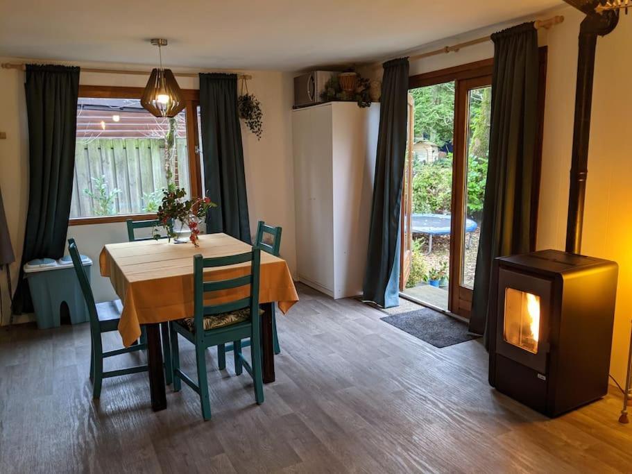 Sfeervol Chaletje In Een Rustige Bosrijke Omgeving Diessen Exterior foto