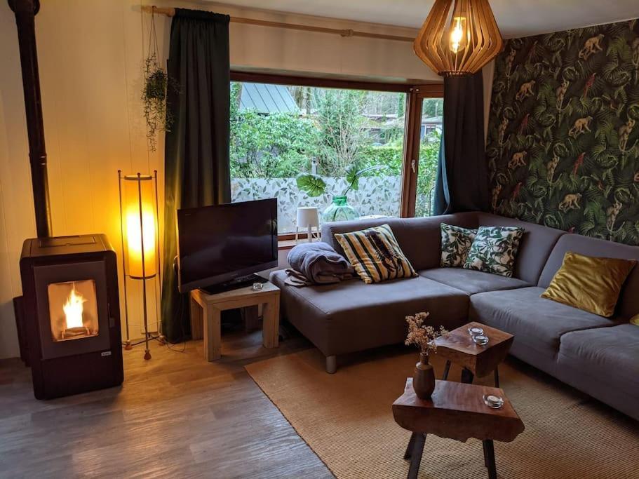 Sfeervol Chaletje In Een Rustige Bosrijke Omgeving Diessen Exterior foto
